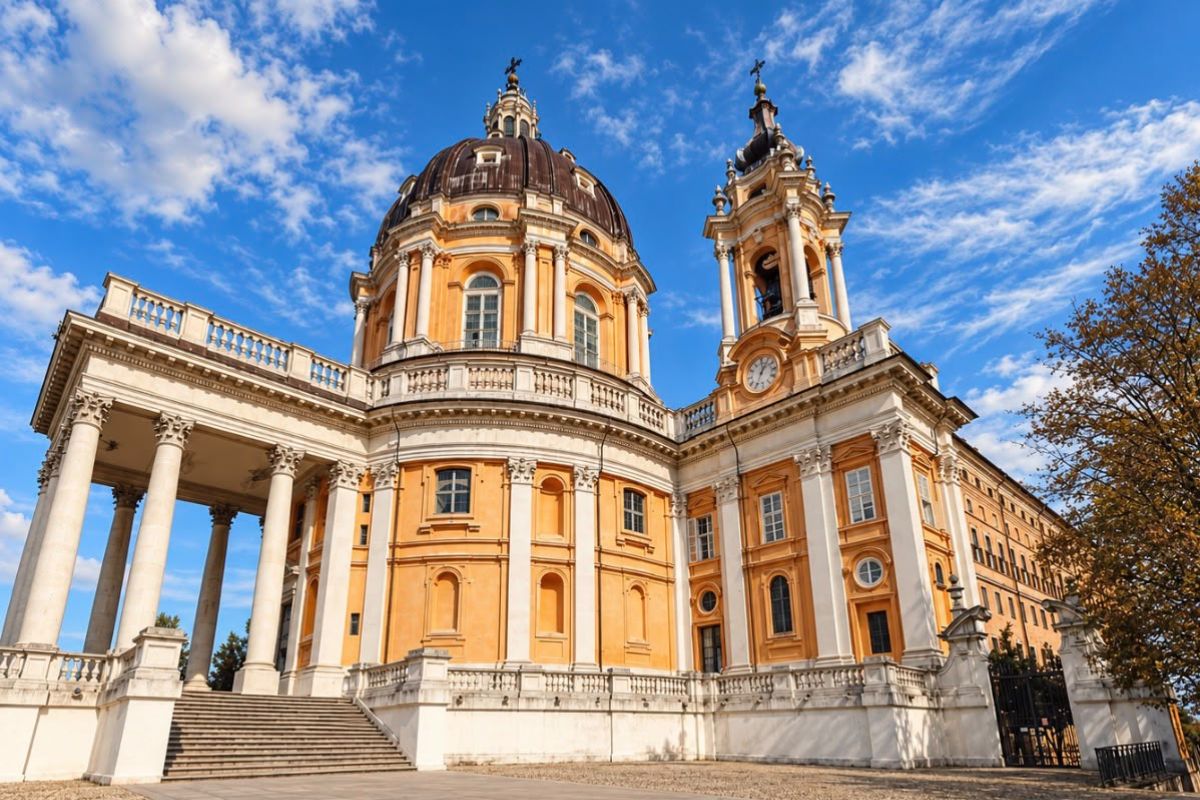 La Basilica di Superga di Filippo Juvarra sulla collina torinese, sopra Torino